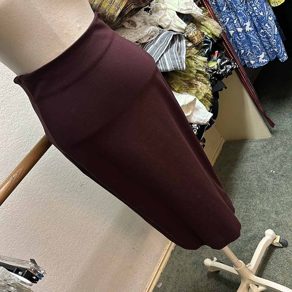 Stretch pencil skirt